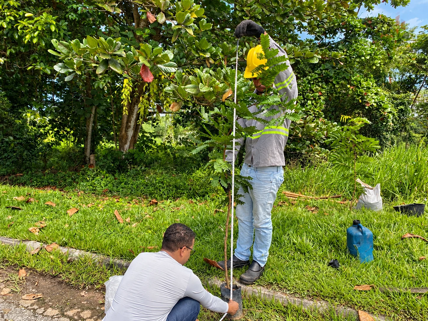 Equipe técnica em atividade de campo no empreendimento.